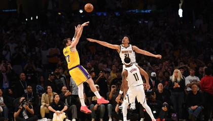 🤣东契奇晒照庆祝绝杀！范德比尔特现身评论区打趣：你推人了