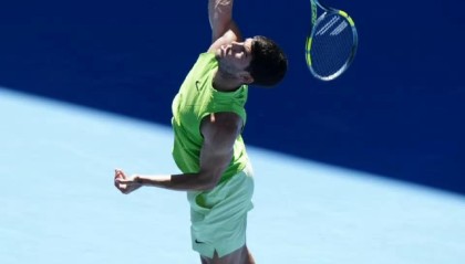 阿卡晋级网友调侃打了场教学赛，一纪录追平博格公开赛年代第一