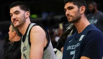 开云登录入口-1支球队4人赛季报销！这恐怖的伤病潮！！